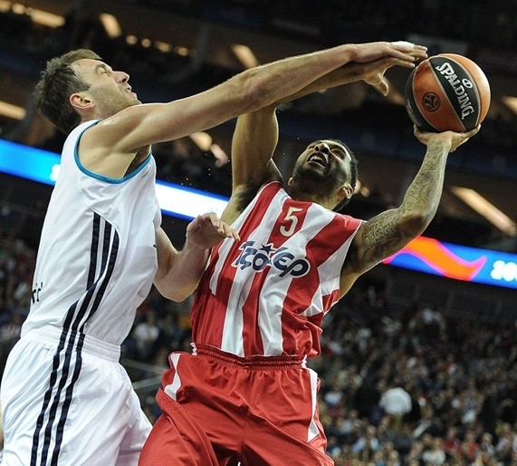 灾难级表现！科纳特面对哈兰德和多库的1v1，两次被对方进球（崩盘级发挥！科纳特在与哈兰德和多库的1v1中两度被破门）