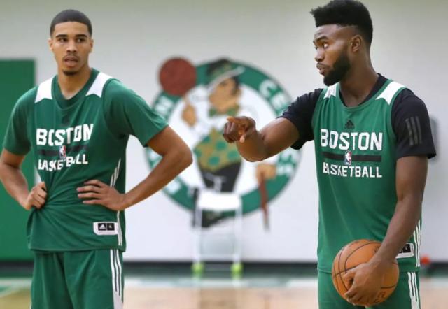 特德斯科：德布劳内能发现其他人发现不了的空当，并传出好球（特德斯科：德布劳内能洞察他人看不见的空档，送出精妙传球）