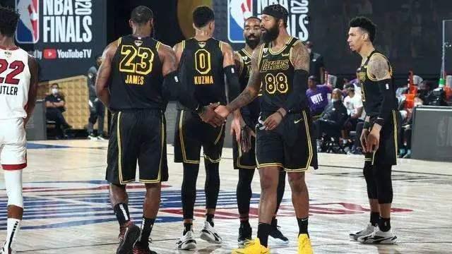 弗里克：佩德里还没恢复到100%；希望防守稳定所以首发埃里克（弗里克：佩德里尚未完全康复，为求防守稳健选择埃里克首发）