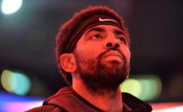 达成巴萨一线队百场里程碑，费尔明获赠纪念球衣（费尔明达成巴萨一线队第100场，获赠纪念球衣）