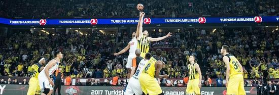 豪门俱乐部官宣主帅续约，合同长达三年（豪门球队官宣与主帅续约，三年长约达成）