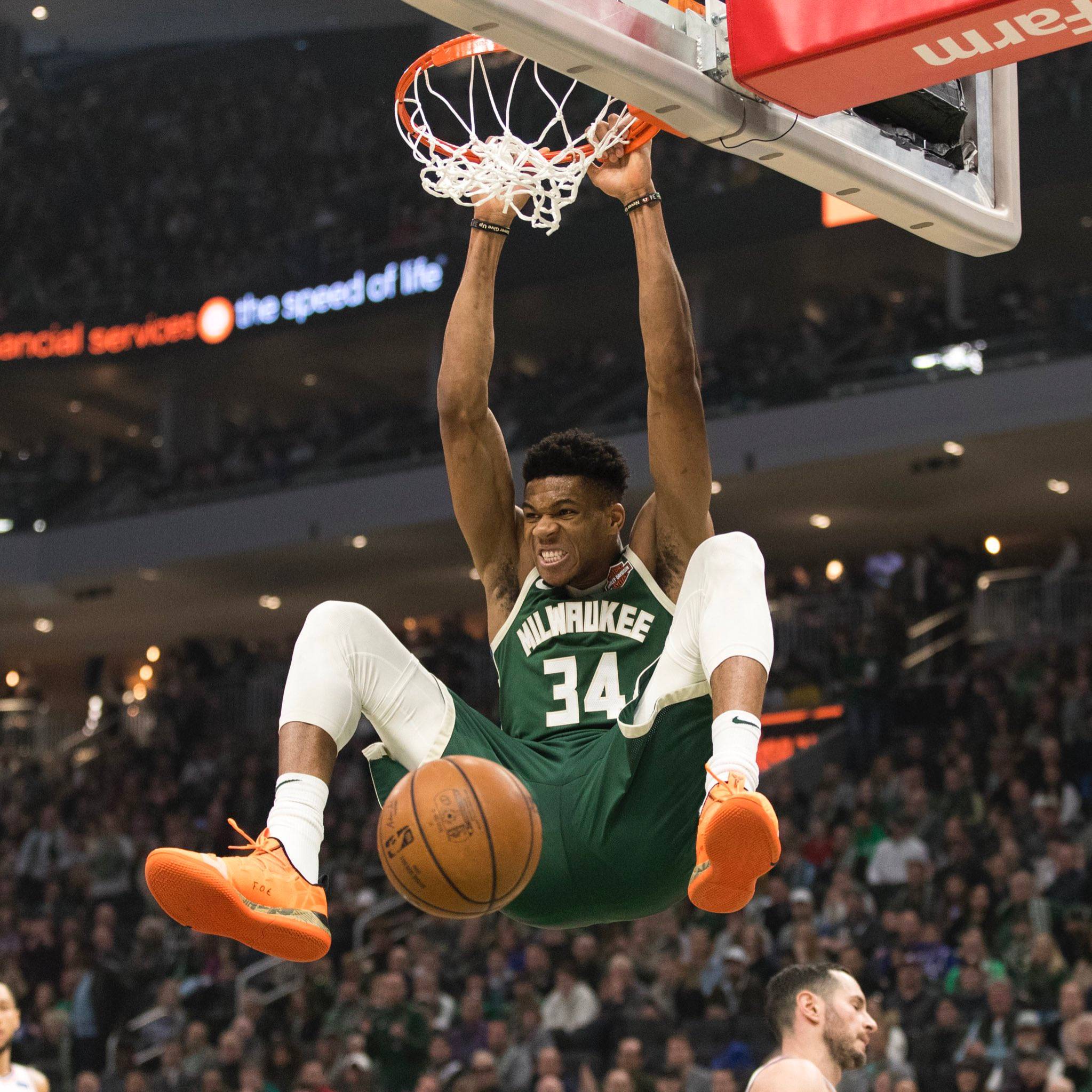 三连冠！上海海港加冕2025赛季中超冠军，摘下队史中超第四星（三连霸！上海海港问鼎2025中超，队史第四星到手）