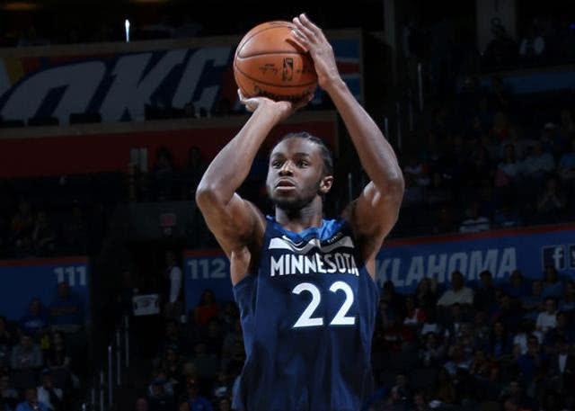 致敬球队传奇，多特官方商城为球迷免费印11号罗伊斯（多特官方商城免费为球迷印制罗伊斯11号，向球队传奇致敬）